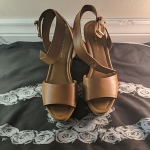 Tommy Hilfiger brown wedges. Size 7